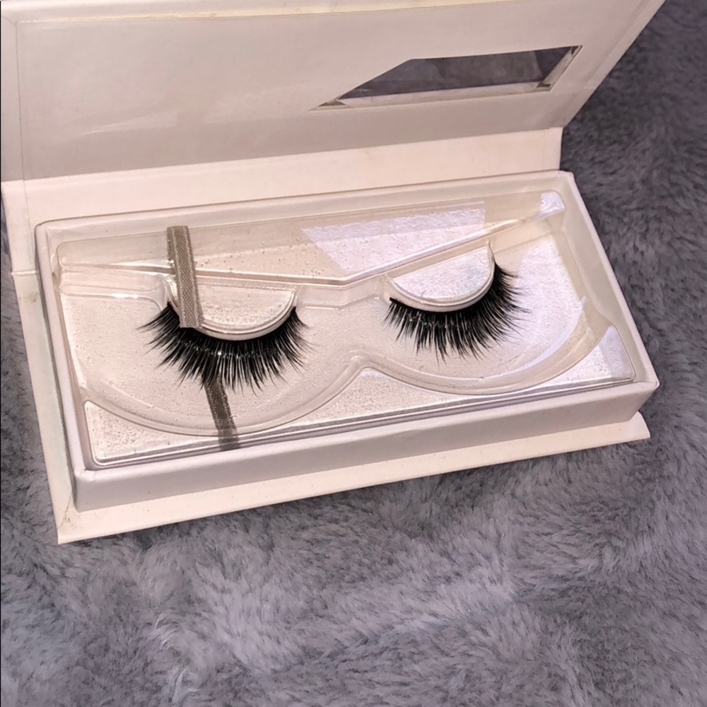 Mink lashes - Picture 2 of 2